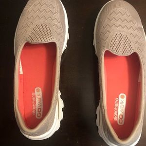 Skechers Go Walk 2 EUC